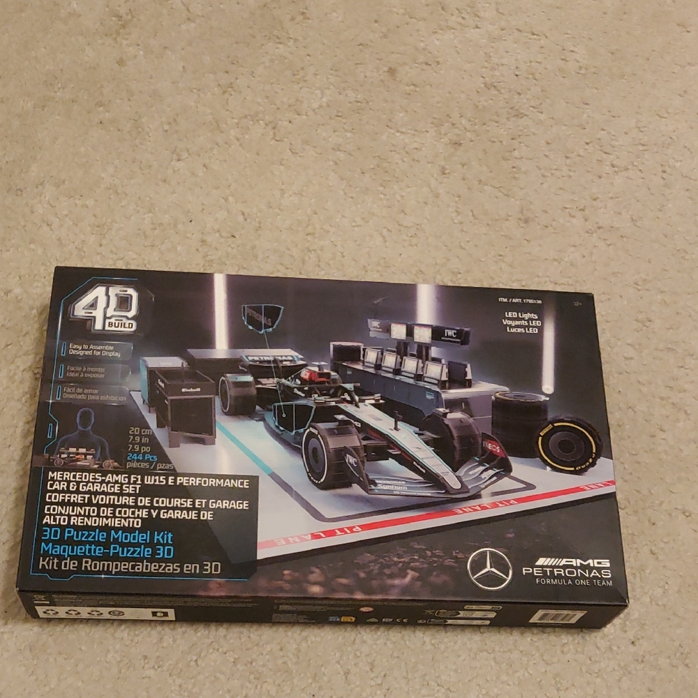 New!Mercedes AMG Petronas F1 Car 3D Puzzle with LED Lights & Garage Set Y2K Retr